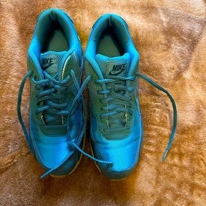 Condition: Used | Size: 9 | Air Max sneaker with some flaws